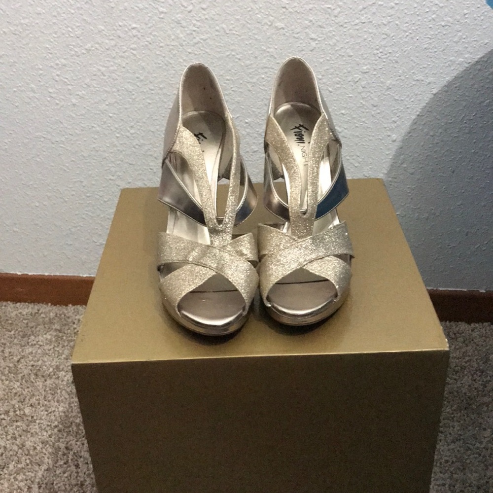 FIONI Night Gold Shimmer Shoes